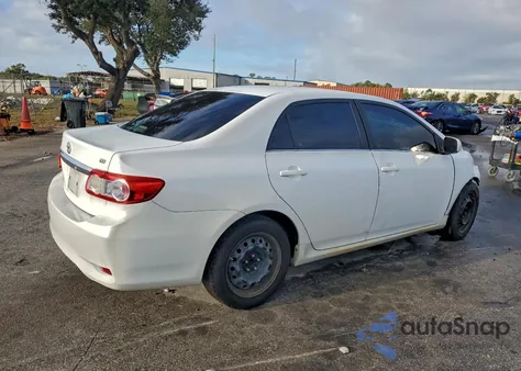 2013 Toyota Corolla Base z USA, uszkodzony, nr VIN 2T1BU4EEXDC079911